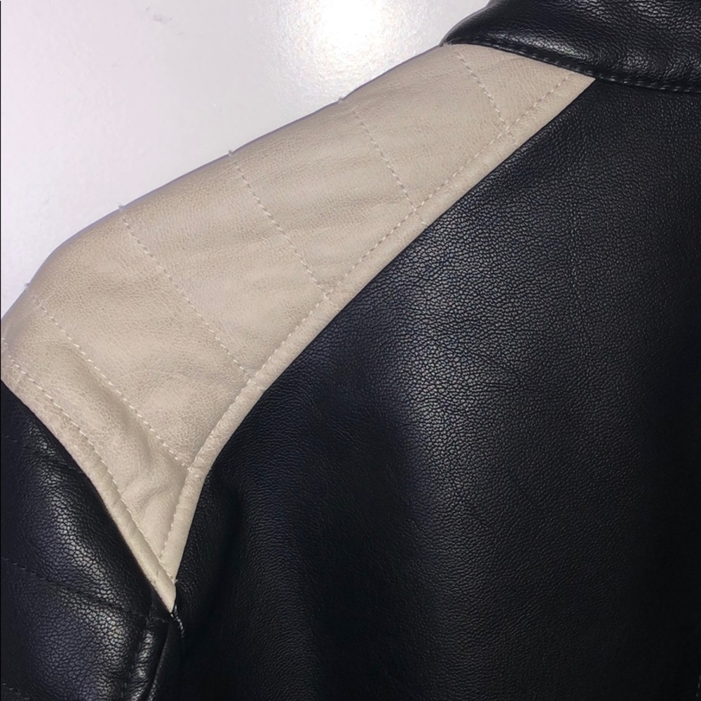 Used express jacket size small - Picture 6 of 7